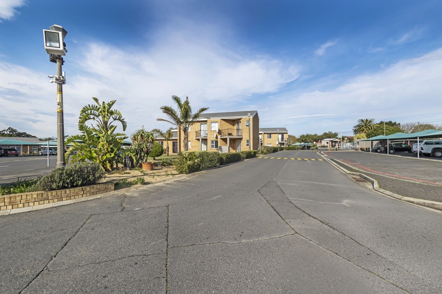 2 Bedroom Property for Sale in Oakglen Western Cape